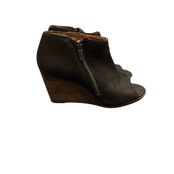 Lucky Brand Peep Toe Wedge Bootie Sz 8M Black Leather Jaspah Style - Picture 2 of 5
